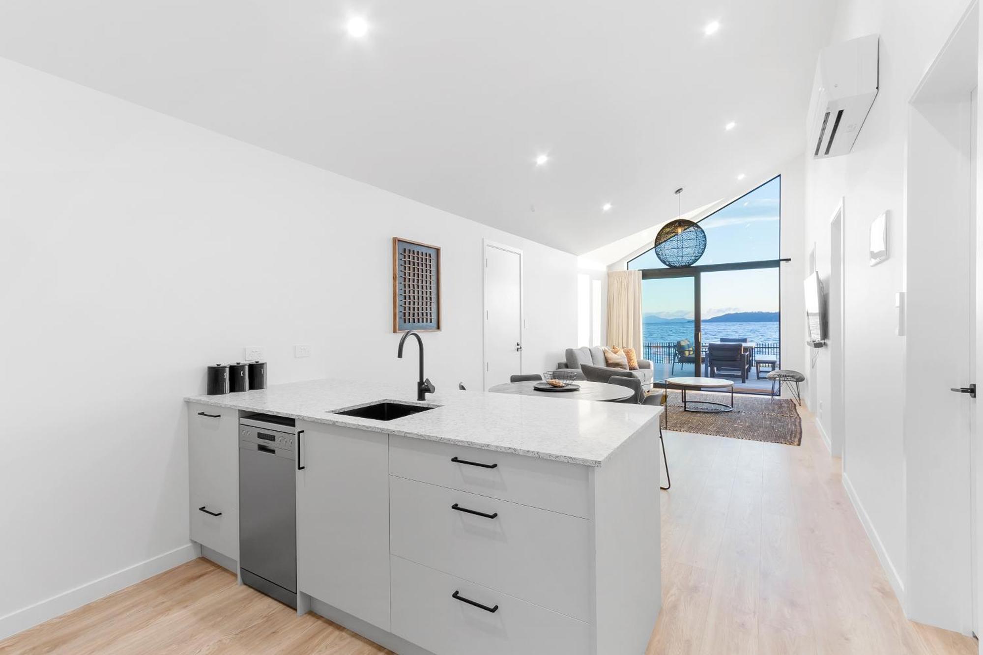 Absolute Lakefront House Taupo Ngoại thất bức ảnh