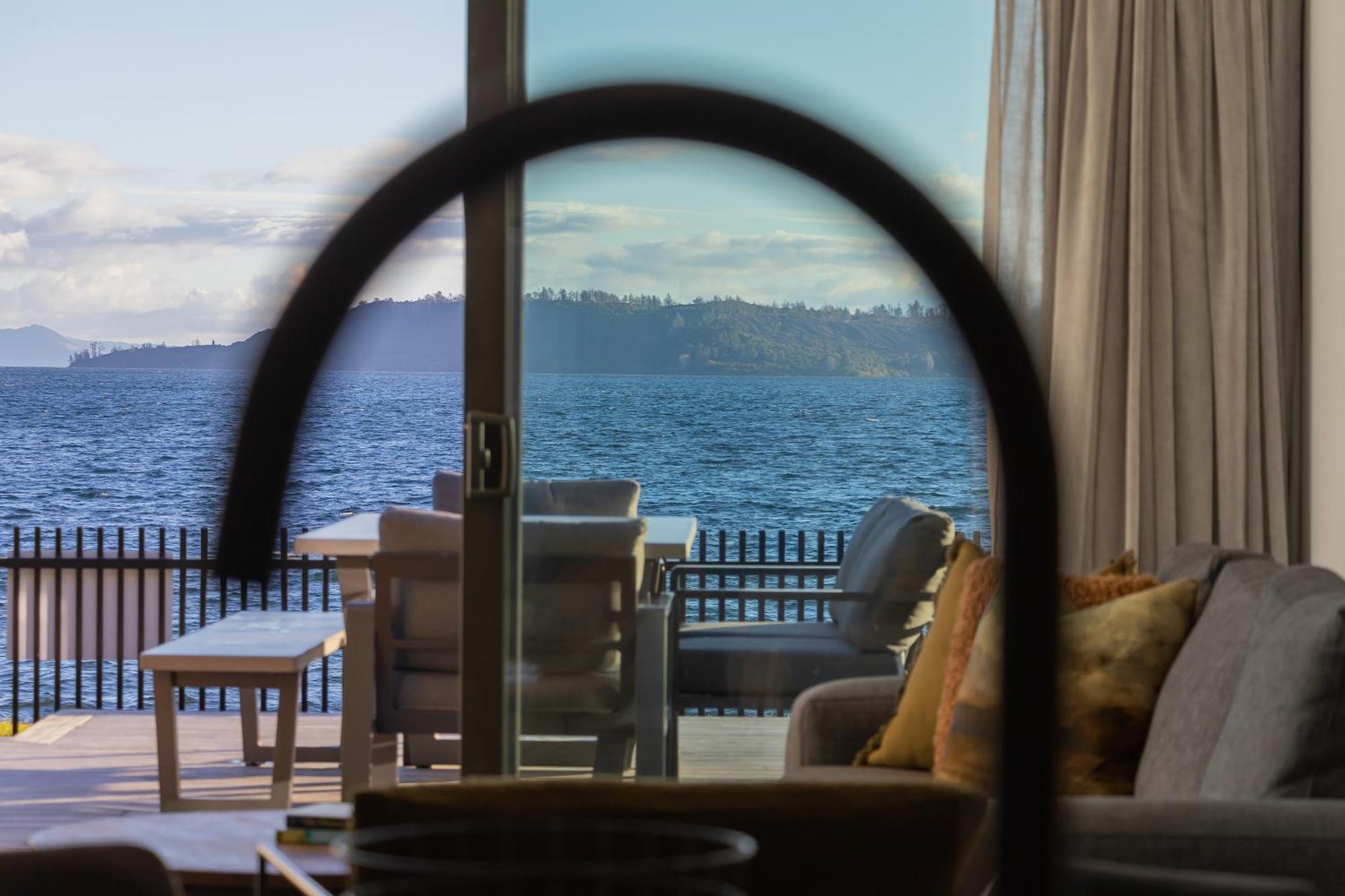 Absolute Lakefront House Taupo Ngoại thất bức ảnh