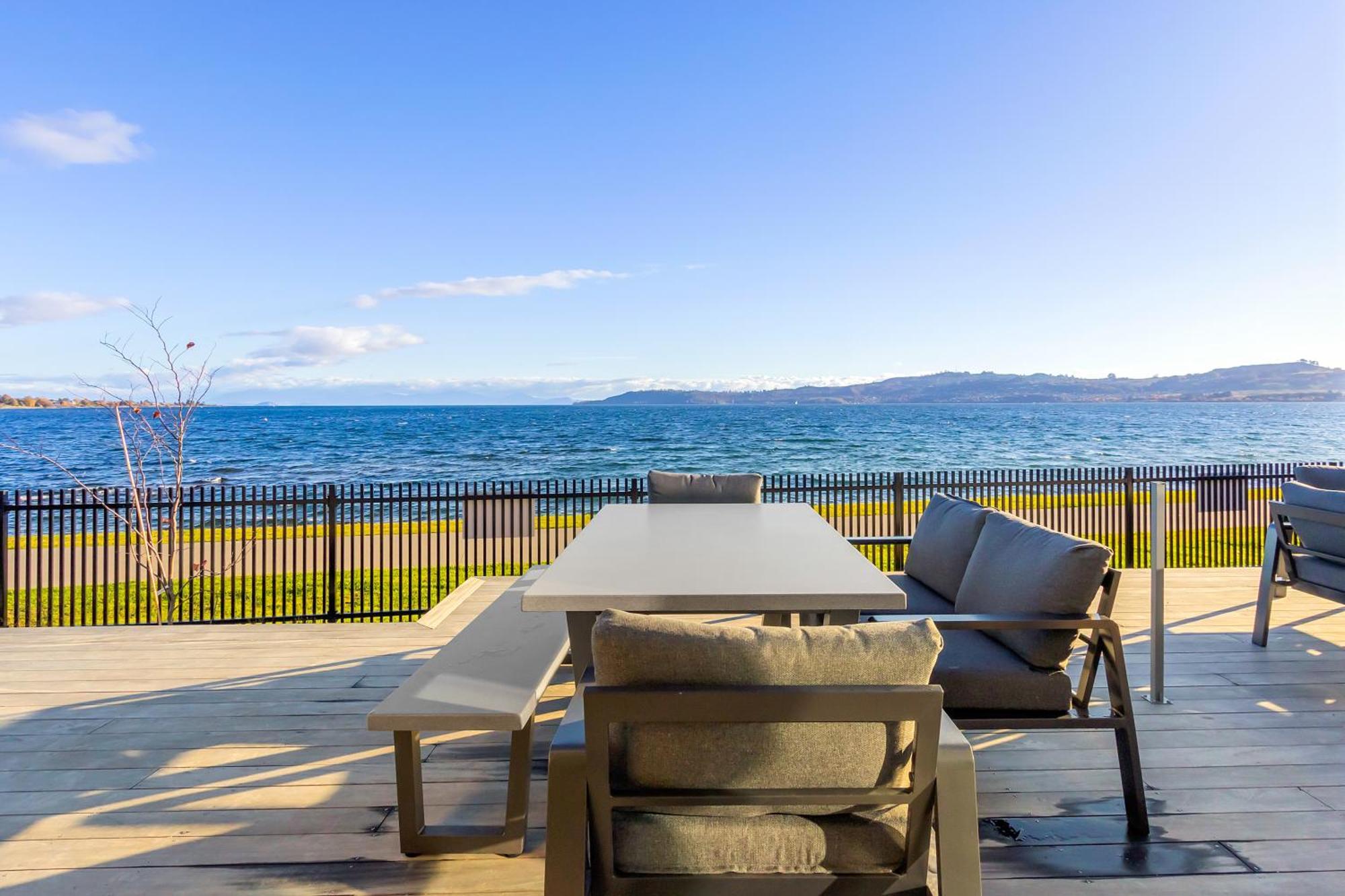 Absolute Lakefront House Taupo Ngoại thất bức ảnh