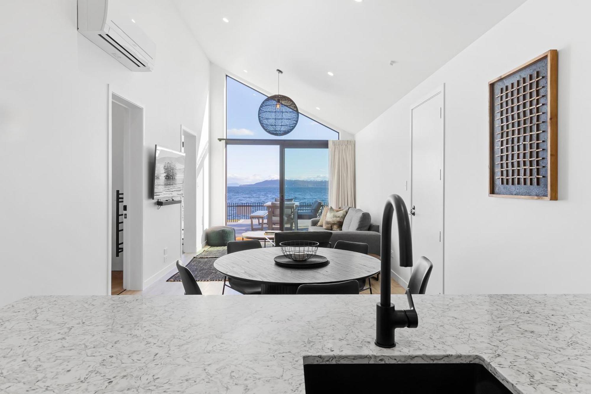 Absolute Lakefront House Taupo Ngoại thất bức ảnh