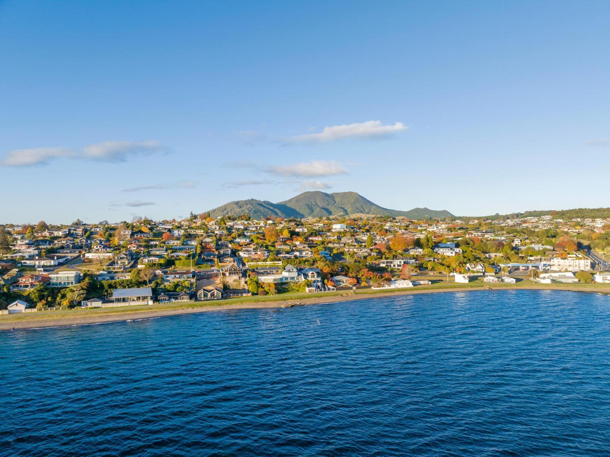 Absolute Lakefront House Taupo Ngoại thất bức ảnh