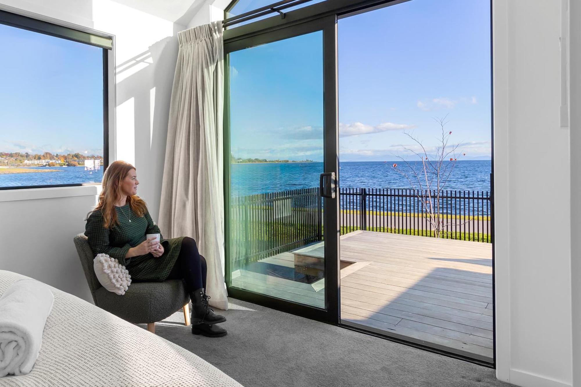 Absolute Lakefront House Taupo Ngoại thất bức ảnh