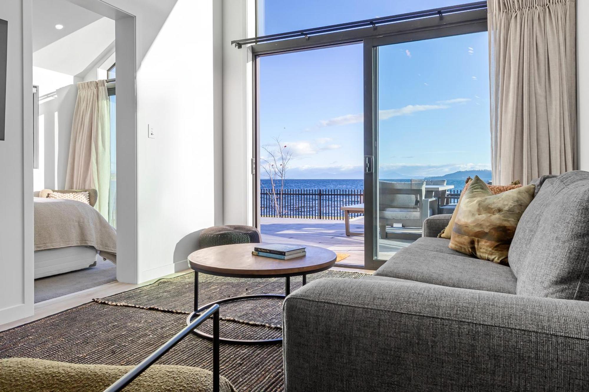 Absolute Lakefront House Taupo Ngoại thất bức ảnh