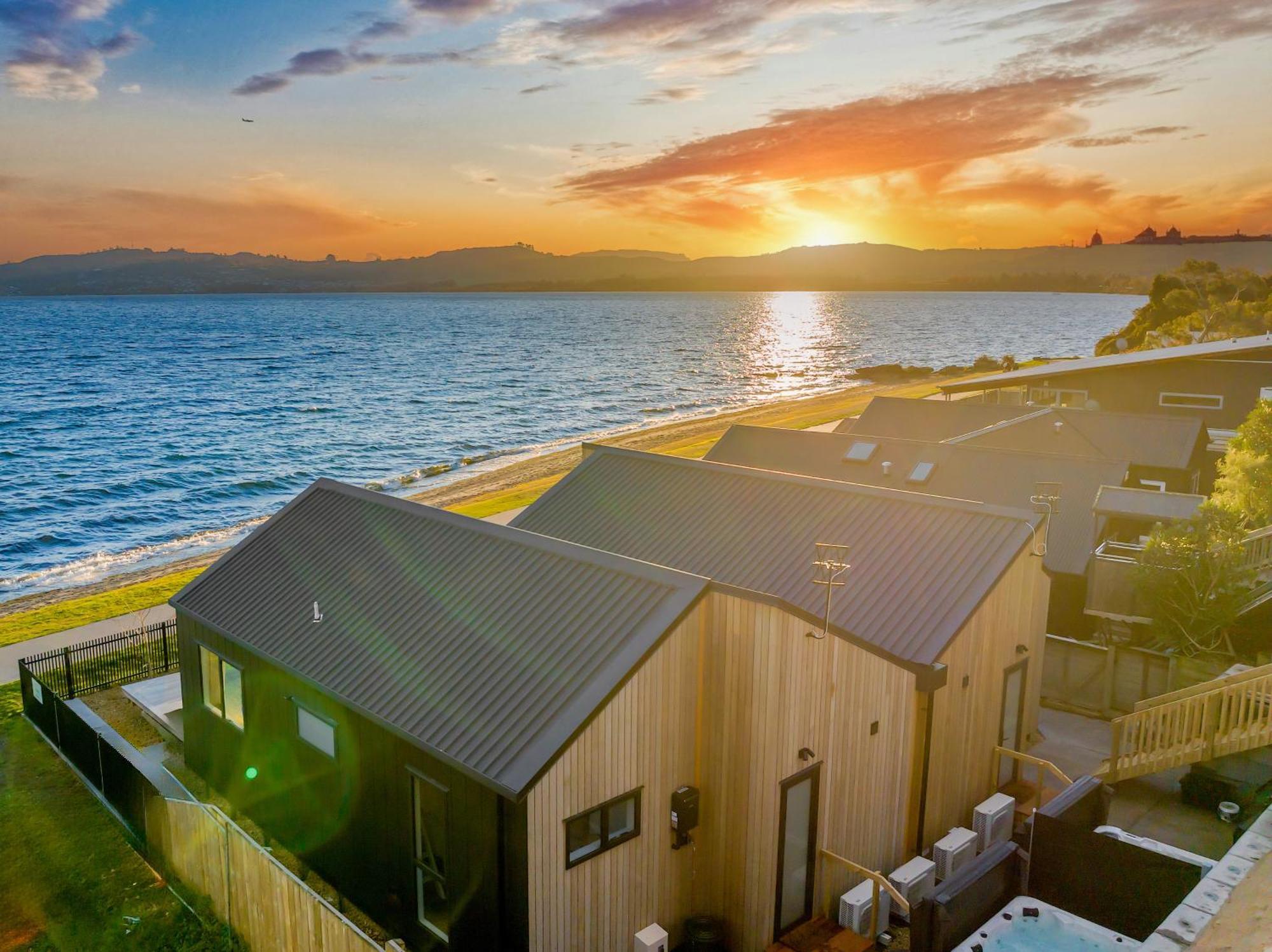 Absolute Lakefront House Taupo Ngoại thất bức ảnh
